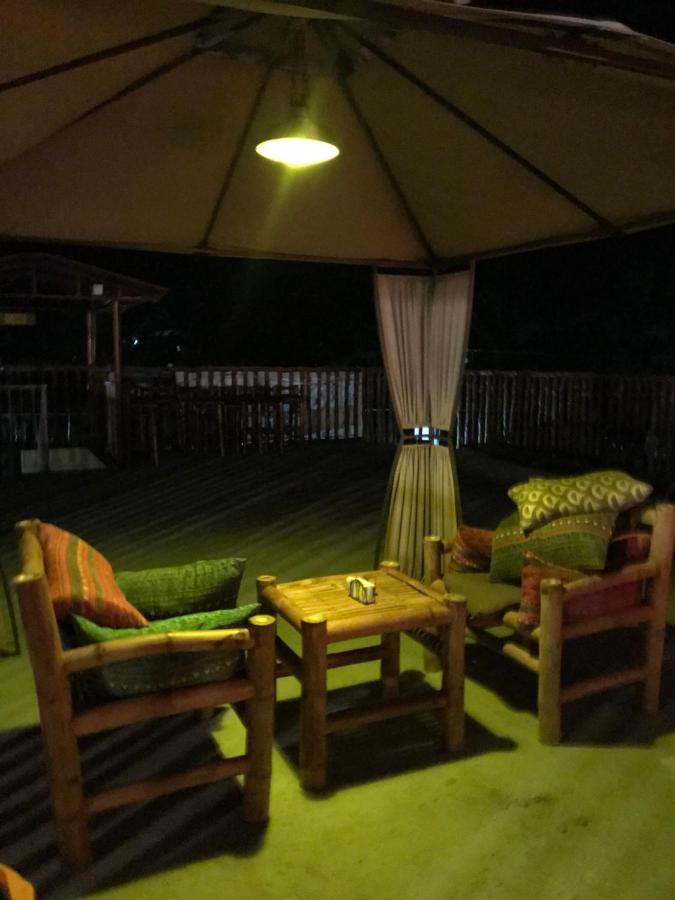 Hostel Lions มัมบาเฮา ภายนอก รูปภาพ